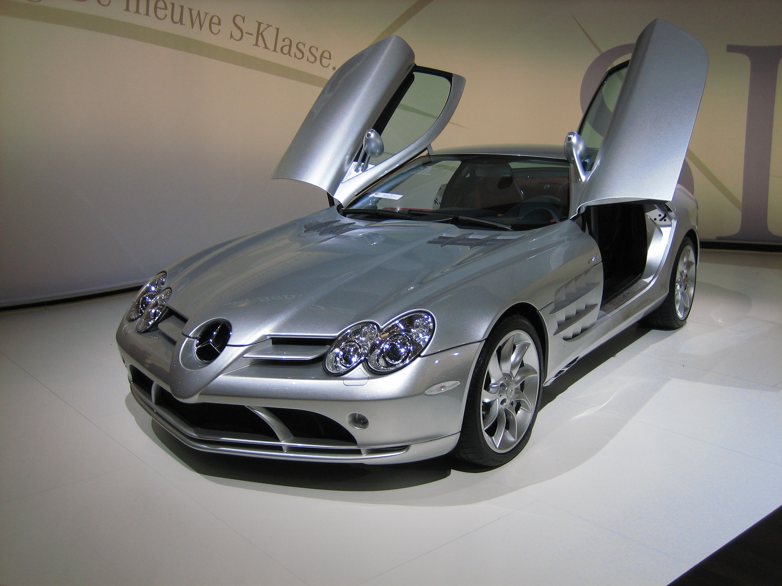 Mercedes-Benz_SLR_McLaren_2